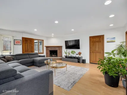 $624,999 | 5549 Laurel Avenue, La Grange Highlands, IL 60525