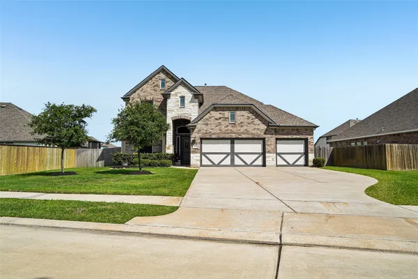 $434,900 | 11715 Autumn Leaf Drive, Mont Belvieu, TX 77535