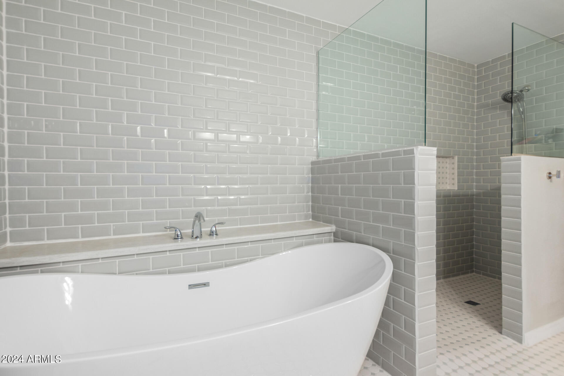 3216 West Hearn Road Phoenix, AZ 85053 - Photo 17 of 32 a bathroom with a bathtub and a shower