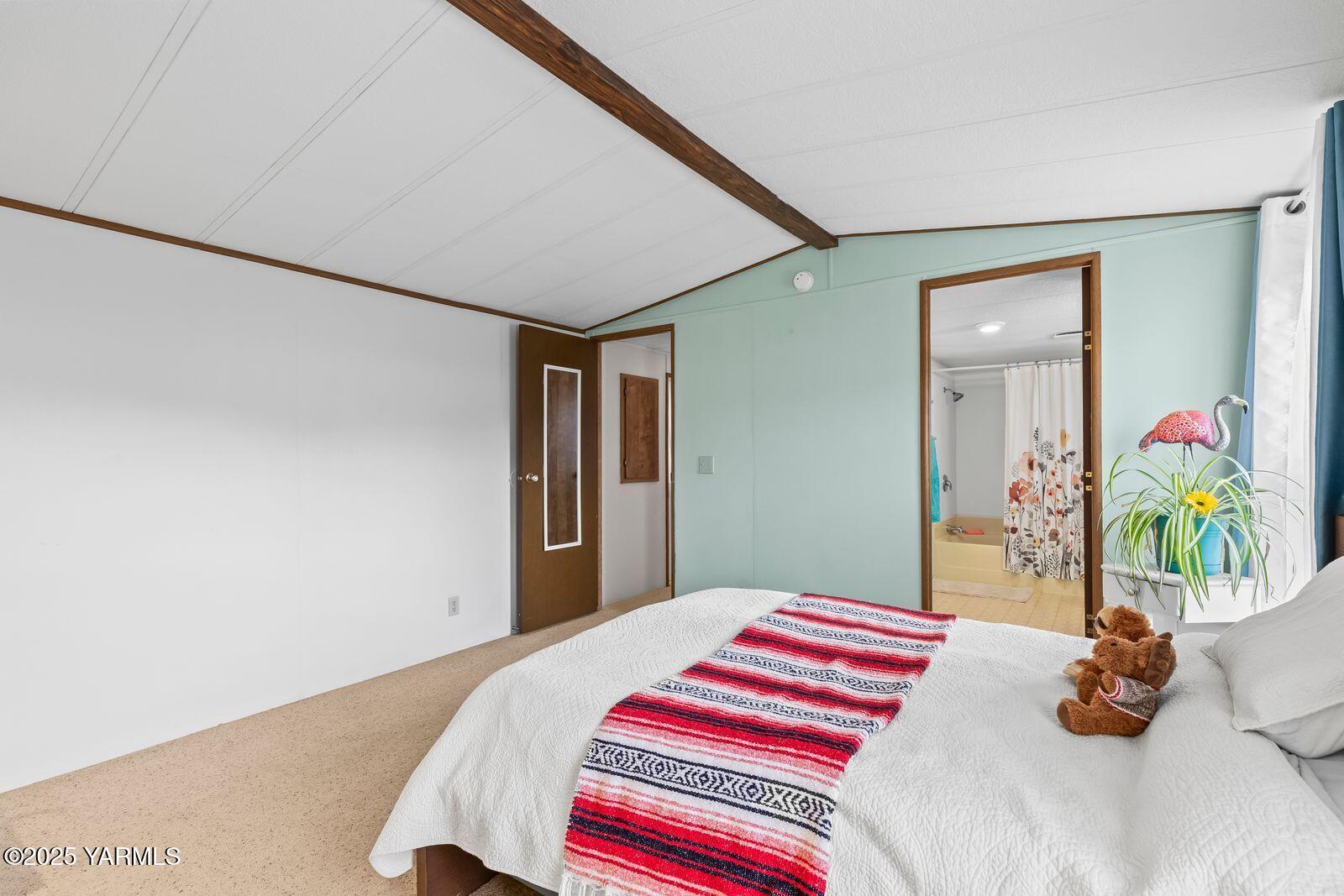 3601 Castlevale Road, Unit 14 Yakima, WA 98902 - Photo 12 of 24 a bedroom with bed and a window