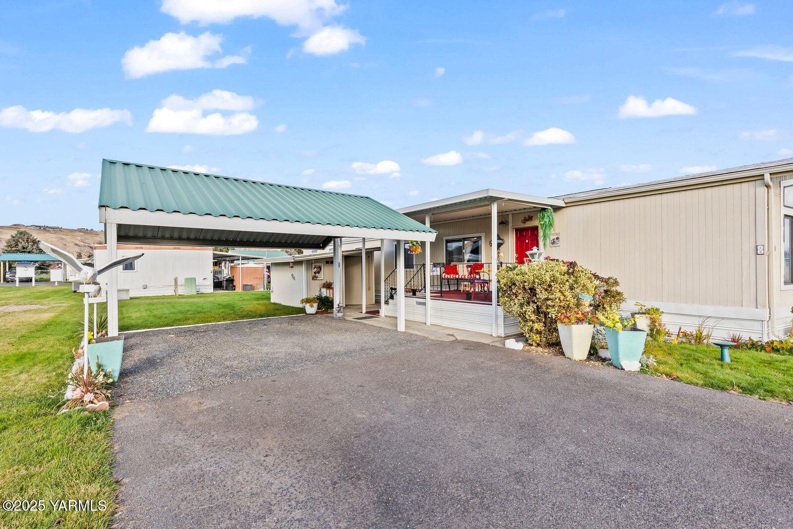 3601 Castlevale Road, Unit 14 Yakima, WA 98902 - Photo 21 of 24 a view of a house with a patio and a garage