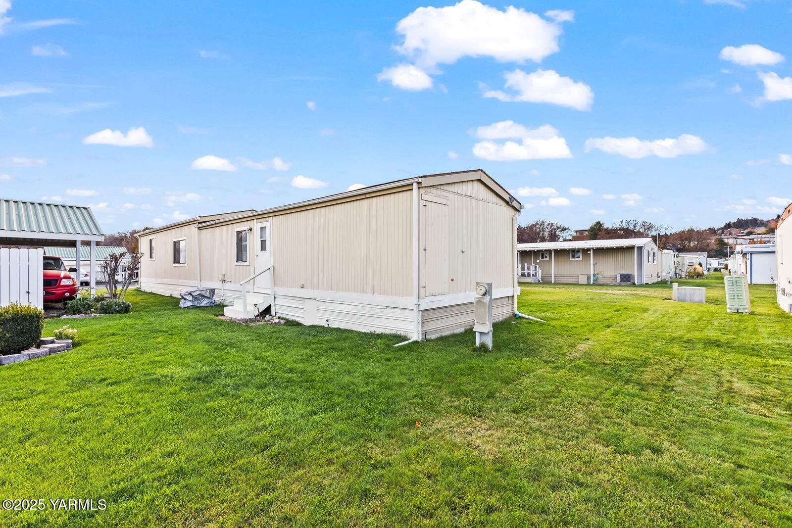 3601 Castlevale Road, Unit 14 Yakima, WA 98902 - Photo 22 of 24 a view of a house with backyard