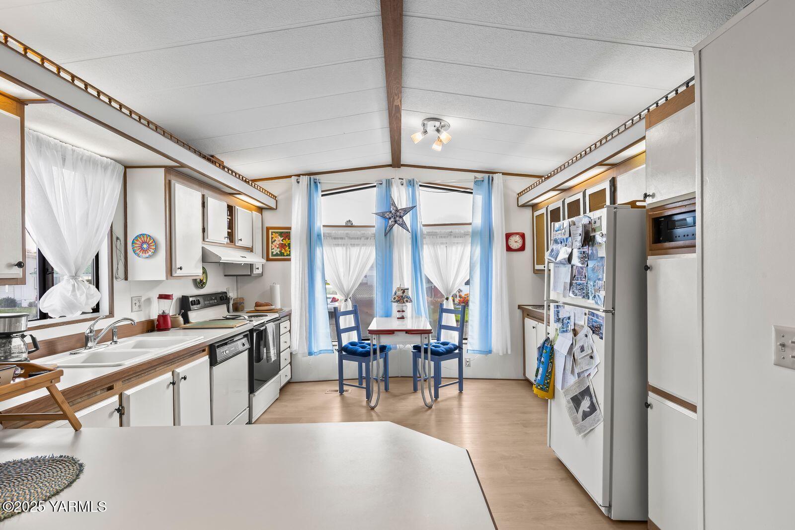 3601 Castlevale Road, Unit 14 Yakima, WA 98902 - Photo 7 of 24 a living room with lots of furniture and a large window