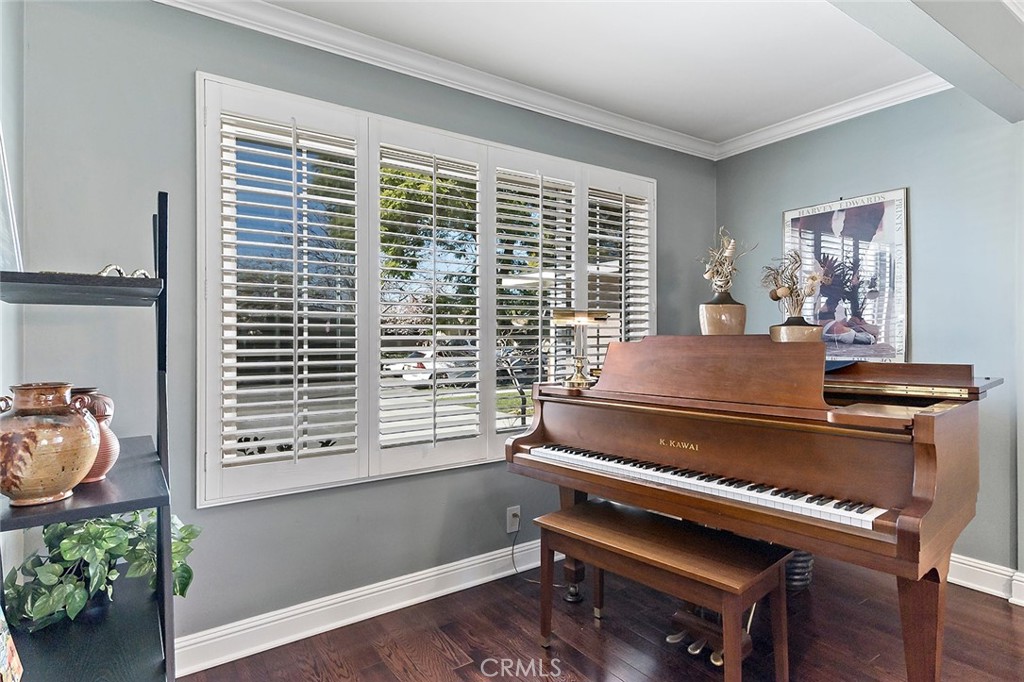 2818 Ostrom Avenue Long Beach, CA 90815 - Photo 5 of 41 a room with furniture and a window