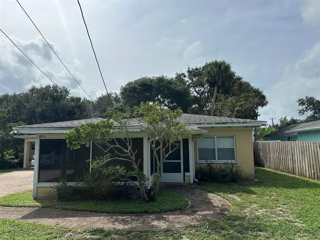 $2,400 | 401 Oakwood Avenue, Unit A, New Smyrna Beach, FL 32169