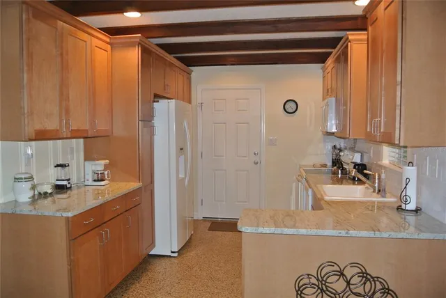 $2,400 | 401 Oakwood Avenue, Unit A, New Smyrna Beach, FL 32169