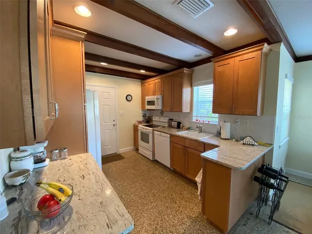 $2,400 | 401 Oakwood Avenue, Unit A, New Smyrna Beach, FL 32169