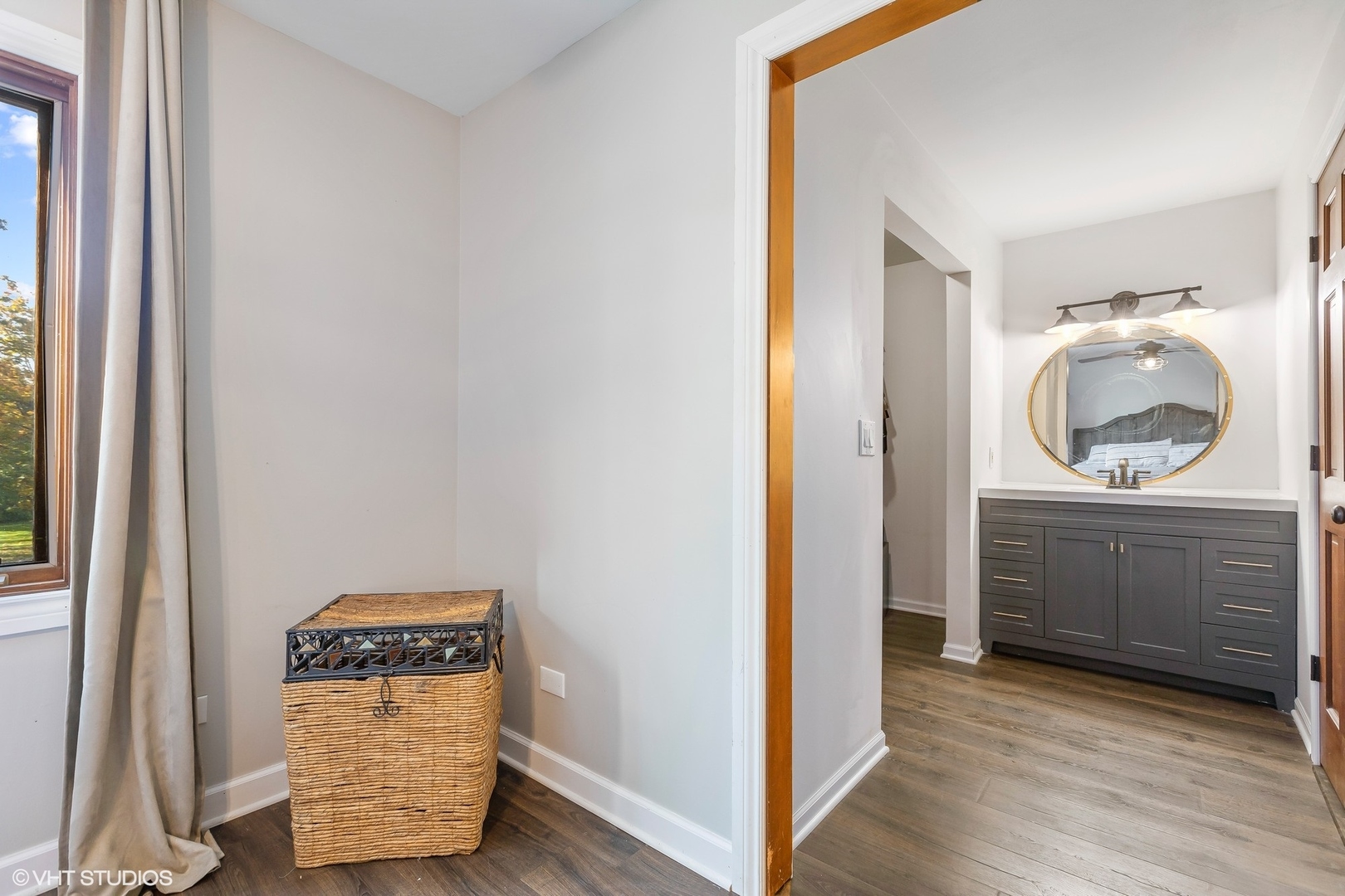 13N368 High Chapparal Elgin, IL 60124 - Photo 21 of 31 a view of hallway with washer and dryer