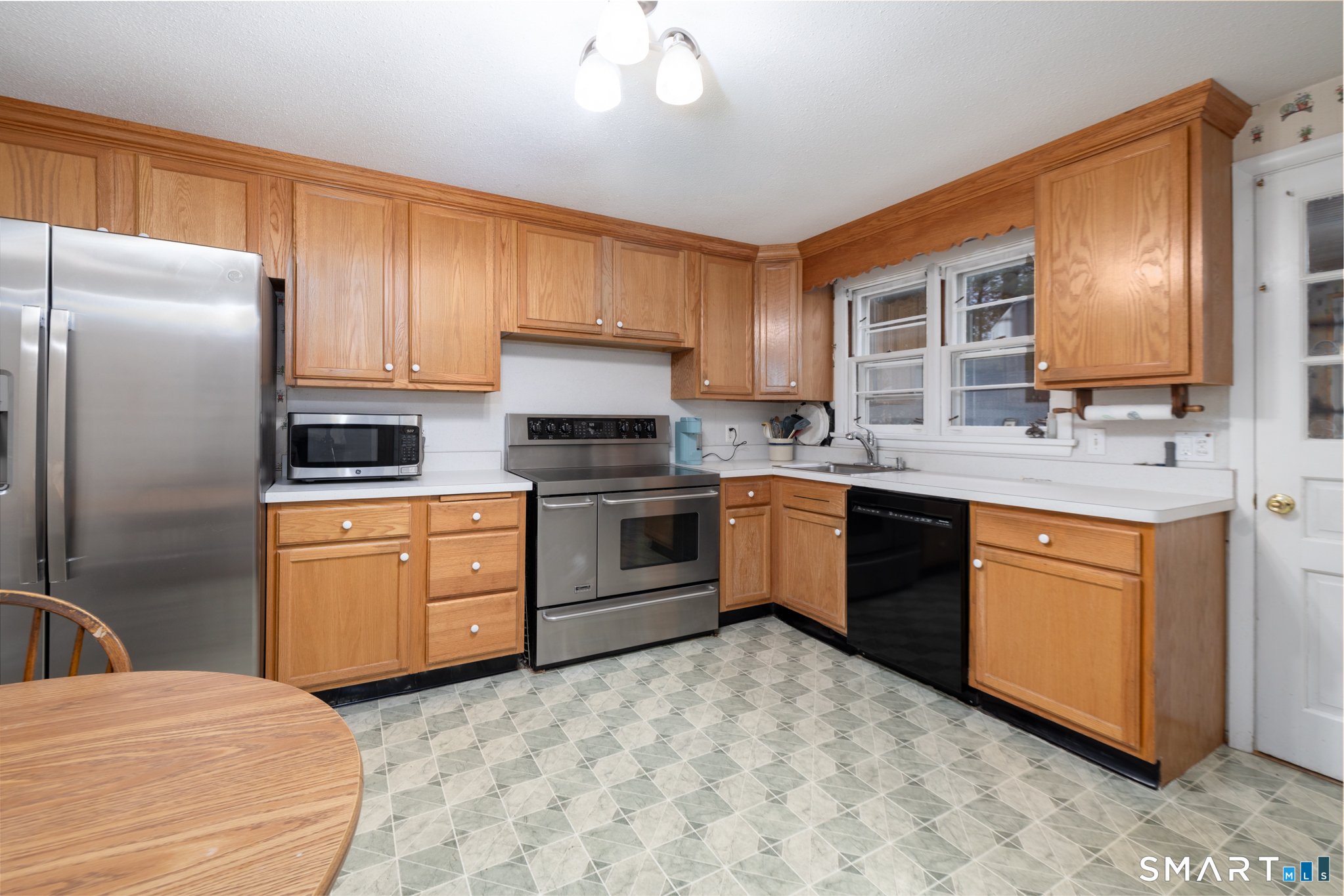 71 Webster Street Farmington, CT 06085 - Photo 3 of 27