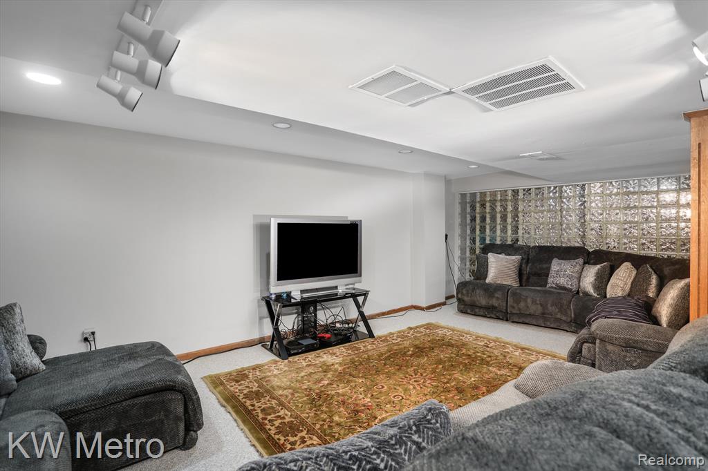 1372 Sherborn Court Rochester Hills, MI 48306 - Photo 31 of 48
