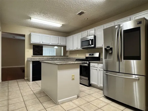 $2,250 | 11 Cottage Grove Place, The Woodlands, TX 77381