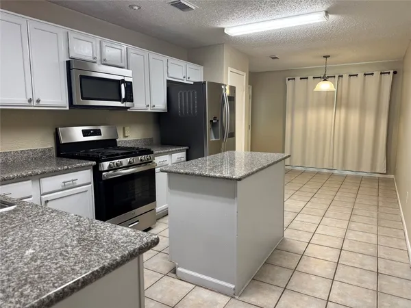 $2,250 | 11 Cottage Grove Place, The Woodlands, TX 77381