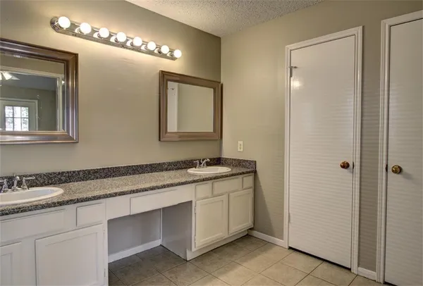 $2,250 | 11 Cottage Grove Place, The Woodlands, TX 77381