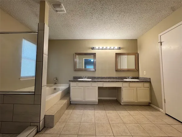 $2,250 | 11 Cottage Grove Place, The Woodlands, TX 77381