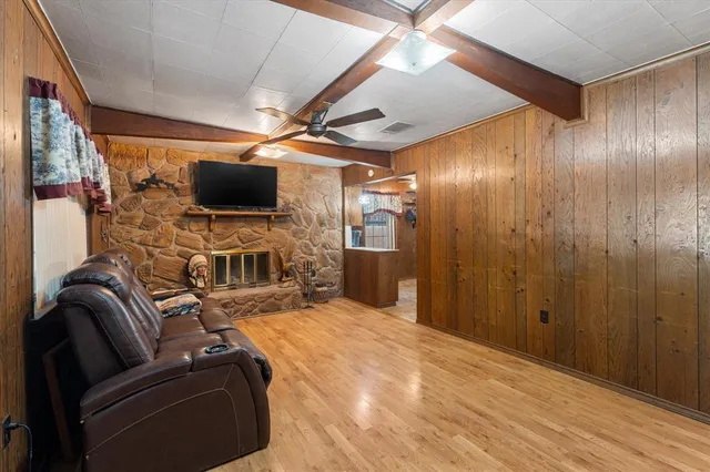 a view of a livingroom with furniture