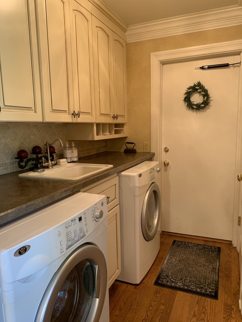 1219 Howard Circle Wheaton, IL 60187 - Photo 22 of 26 a utility room with dryer and washer