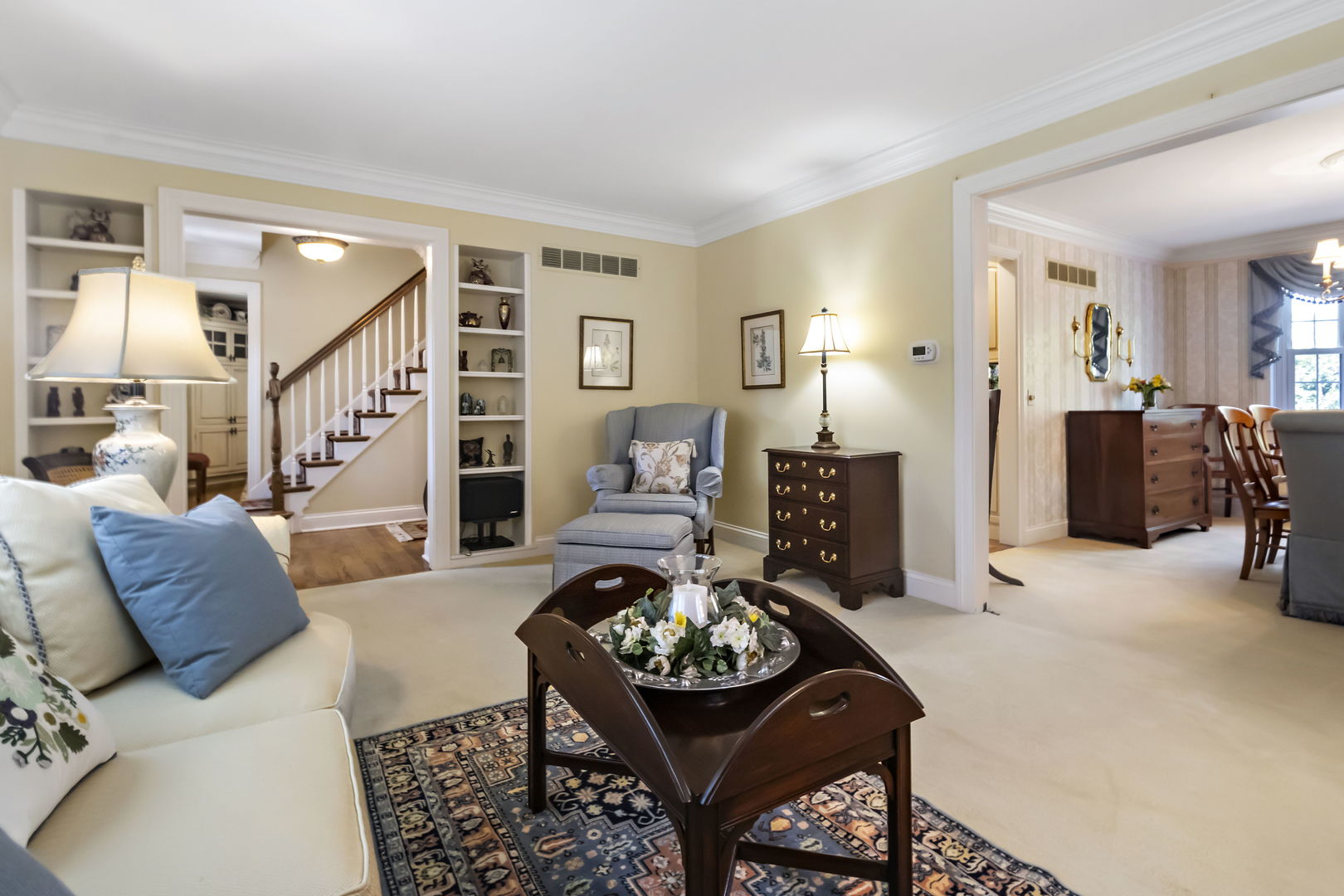 1219 Howard Circle Wheaton, IL 60187 - Photo 4 of 26 a living room with furniture and wooden floor