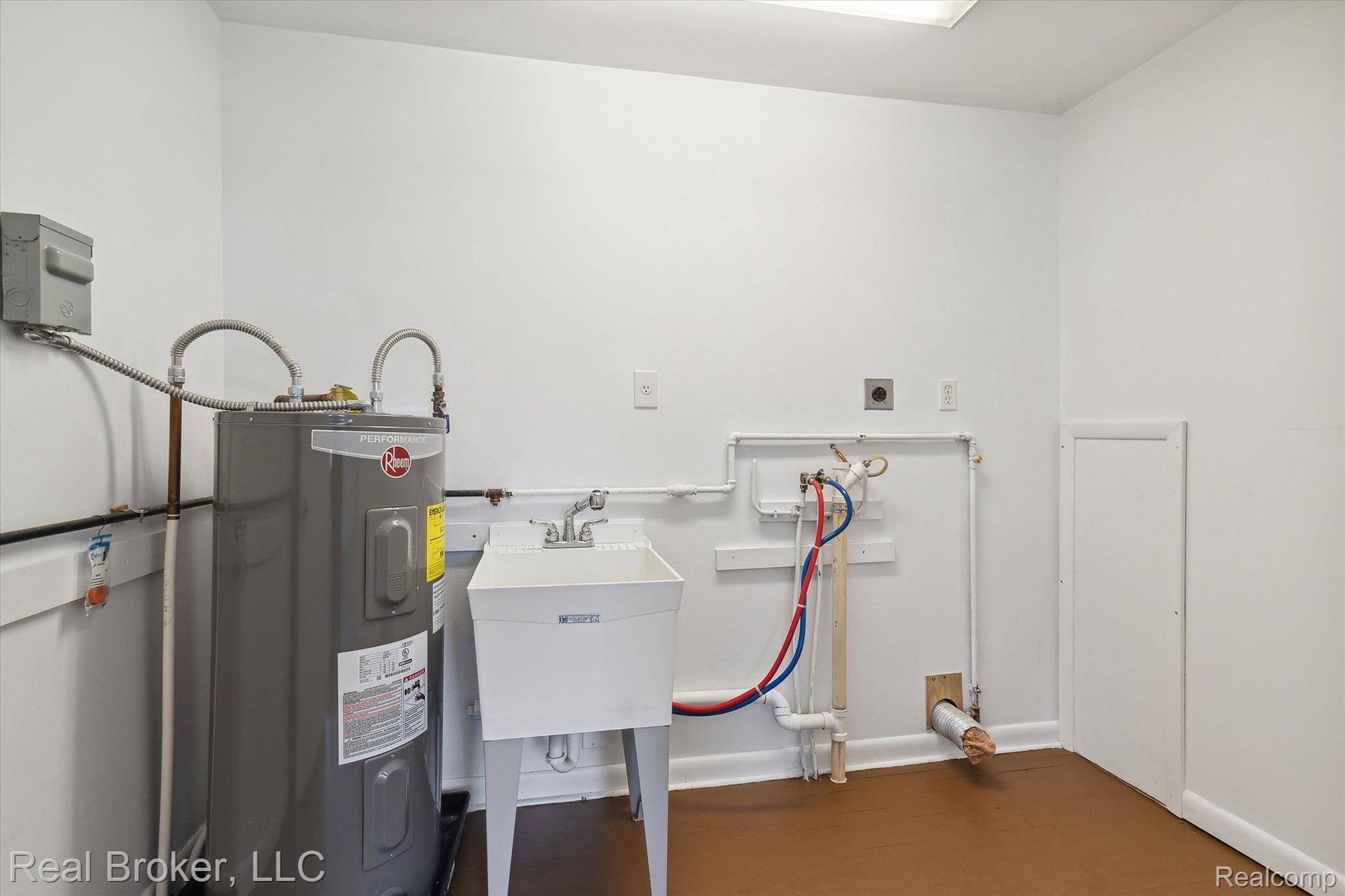 28043 Goddard Road Romulus, MI 48174 - Photo 17 of 25 Gallery Image 17