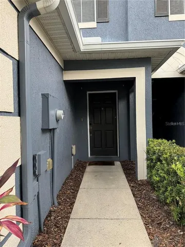 a view of a pathway of a house
