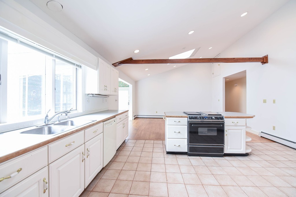138 Sand Hill Road Groton, MA 01450 - Photo 4 of 26 Gallery Image 4