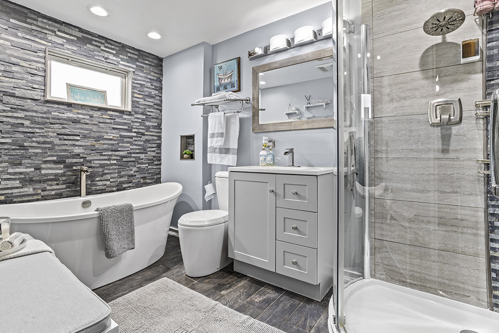 5113 Coulter Road Oak Forest, IL 60452 - Photo 8 of 13 a bathroom with a toilet sink and shower