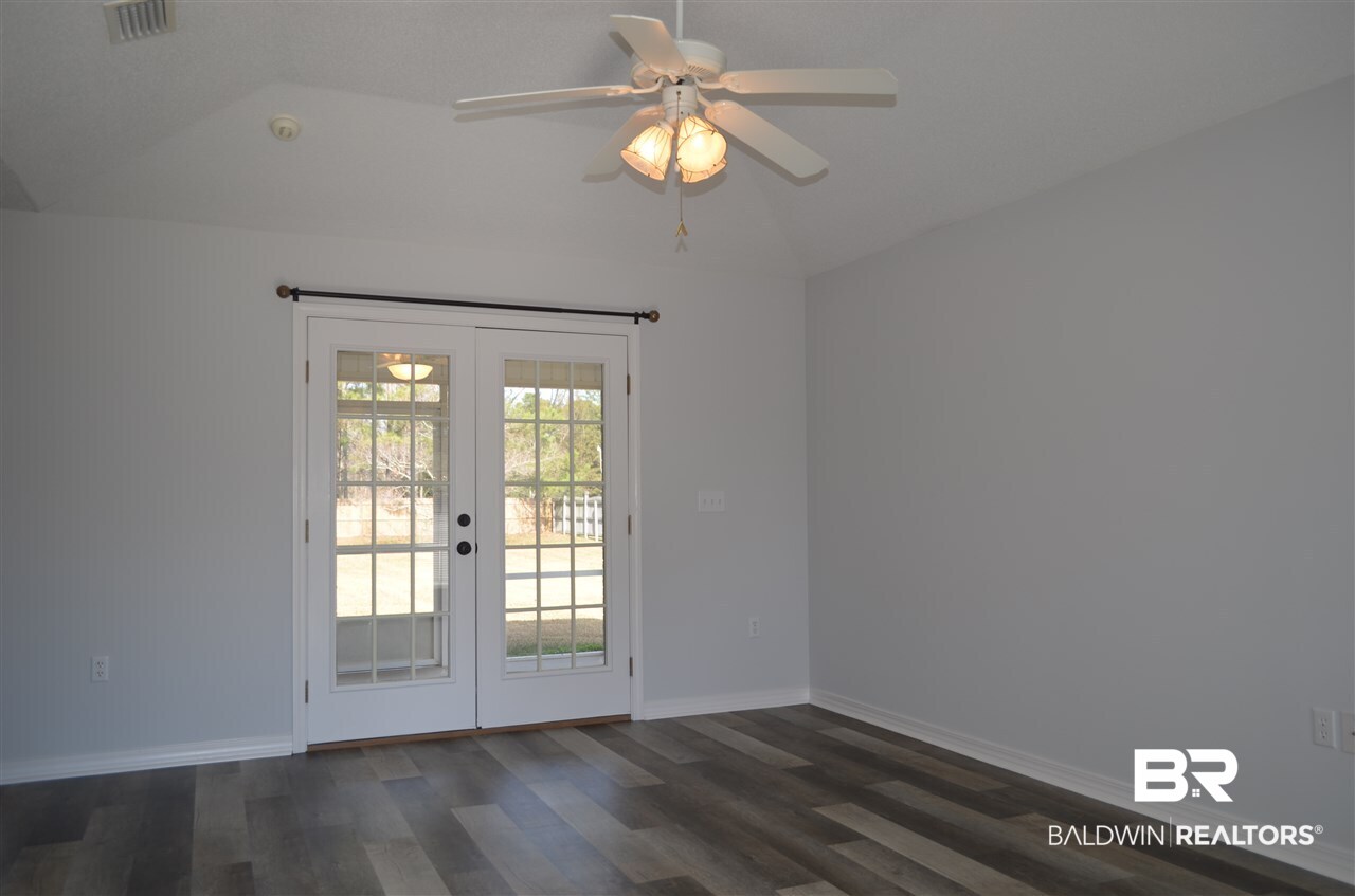 529 Hamilton Boulevard Foley, AL 36535 - Photo 5 of 24