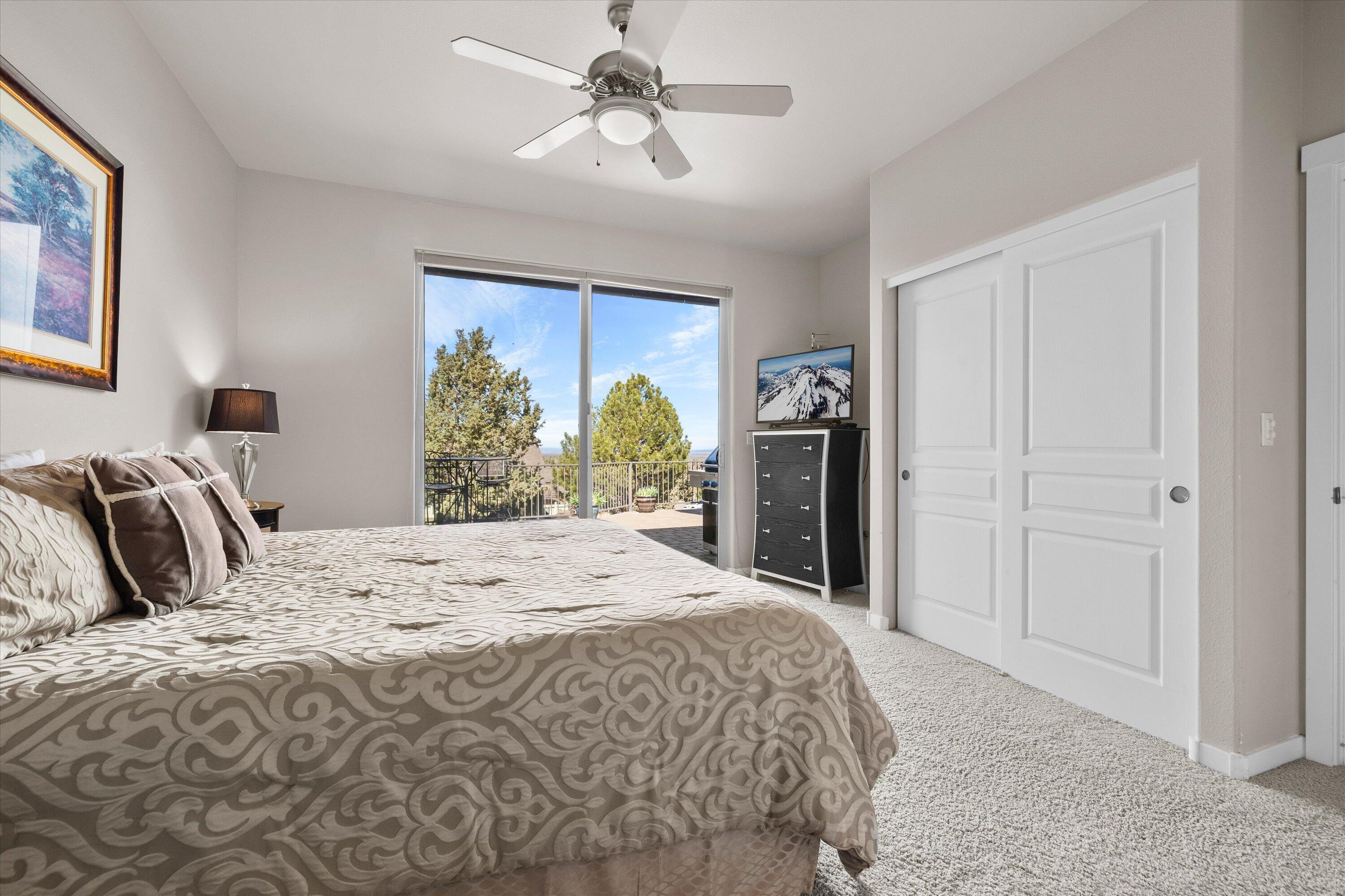 10879 Village Loop Redmond, OR 97756 - Photo 15 of 37 Primary suite