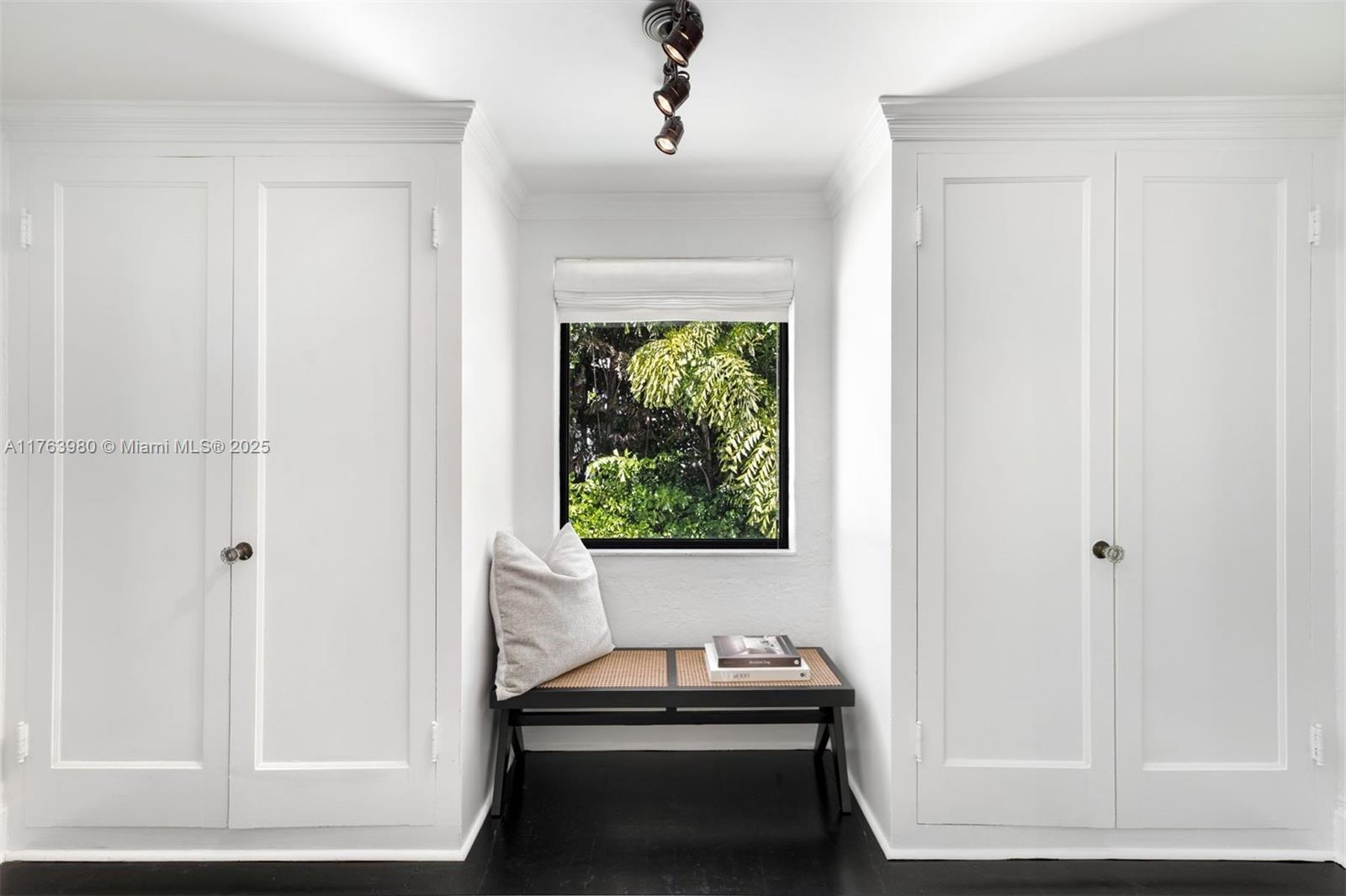 4430 Alton Road Miami Beach, FL 33140 - Photo 20 of 47 a room that has a bed and a window