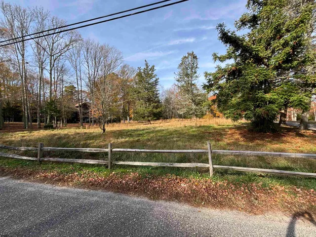 a view of a tennis court
