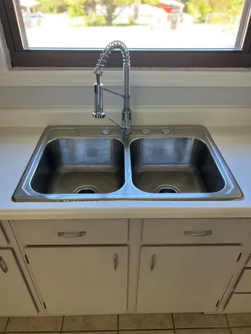 a close view of sink and tap