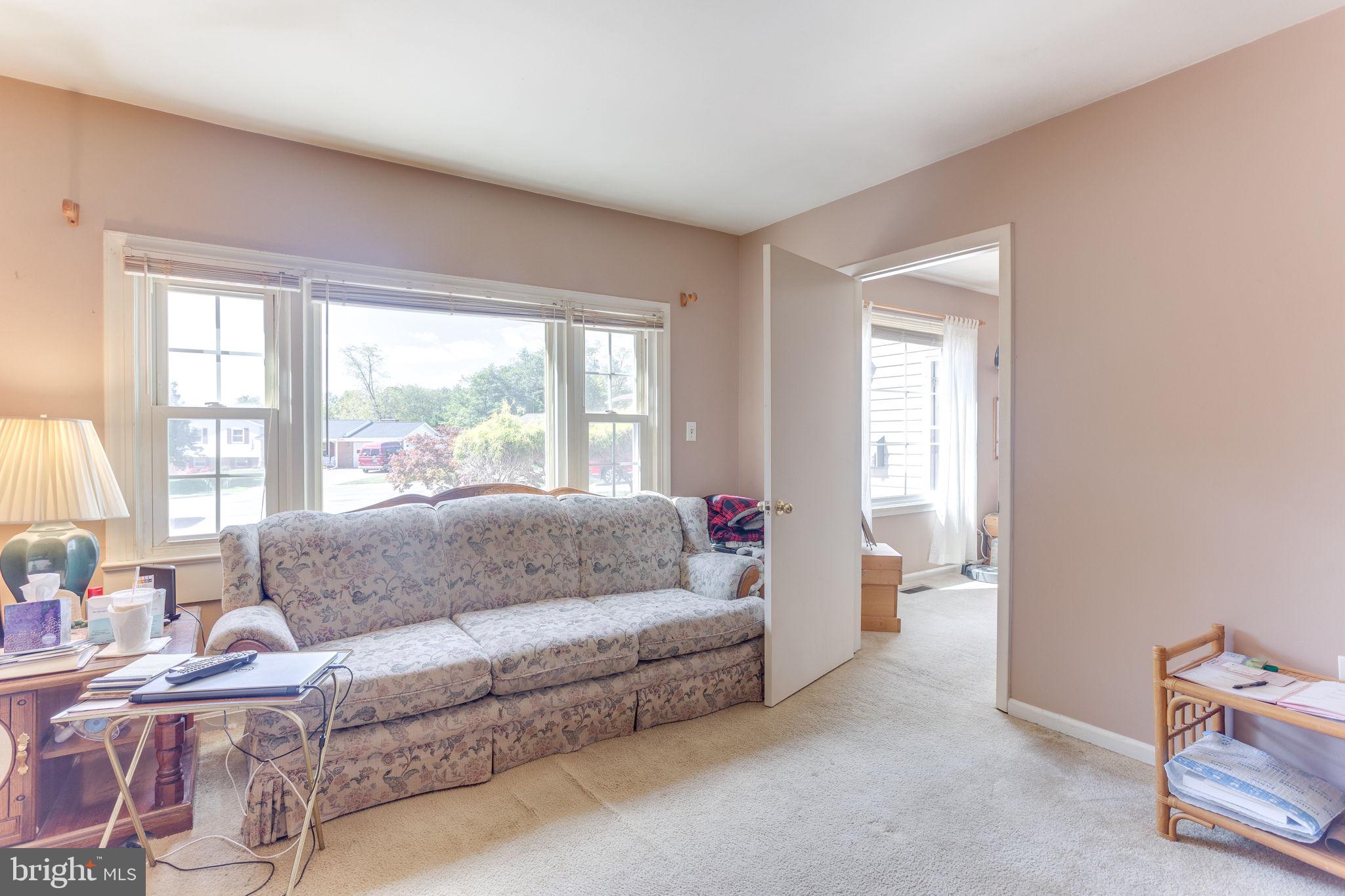 202 North Sycamore Road Sterling, VA 20164 - Photo 13 of 38 Family room