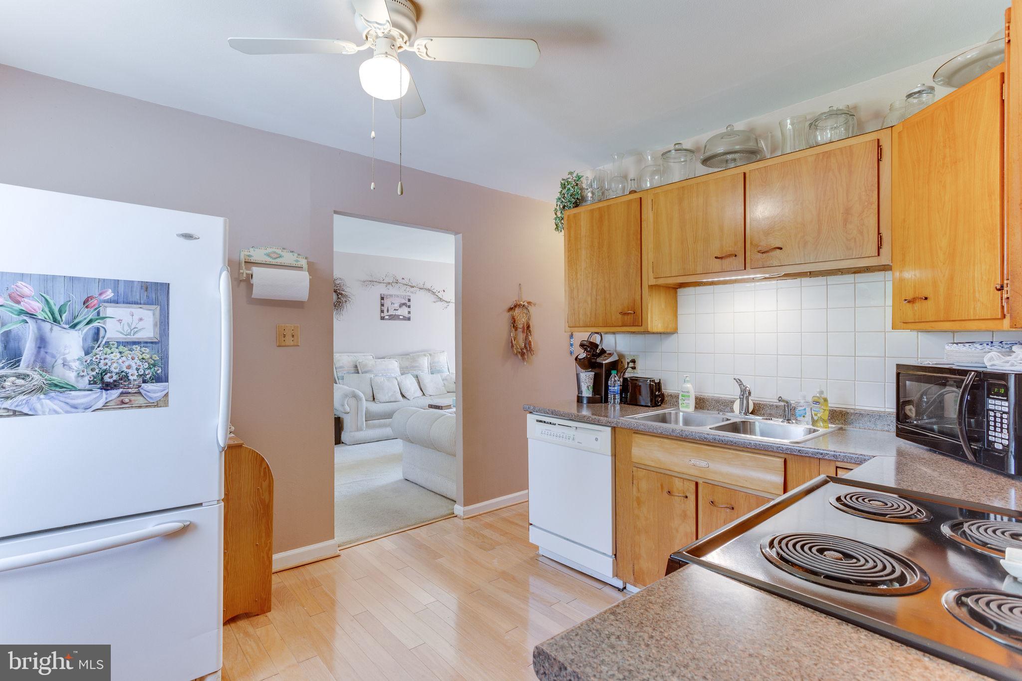 202 North Sycamore Road Sterling, VA 20164 - Photo 4 of 38 Large Kitchen