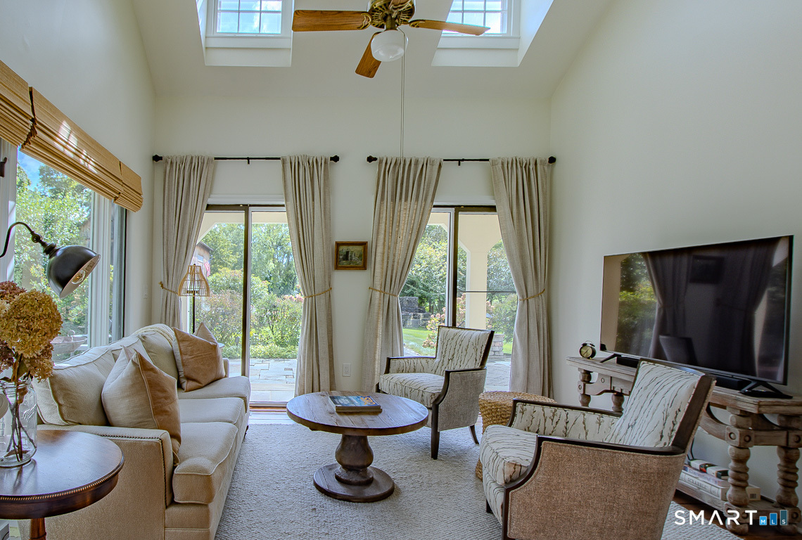 428 Simsbury Road Bloomfield, CT 06002 - Photo 11 of 40 Gallery Image 11