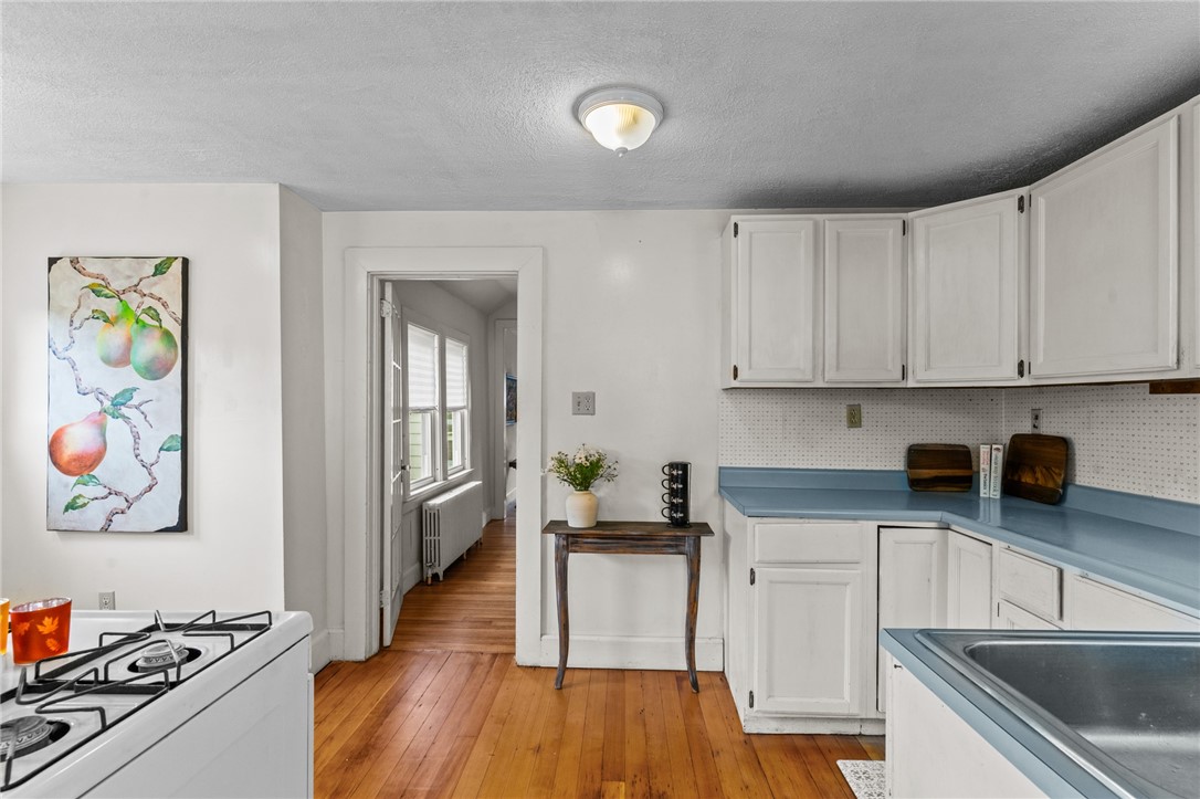 34 Hoover Road Middletown, RI 02842 - Photo 13 of 36 Kitchen