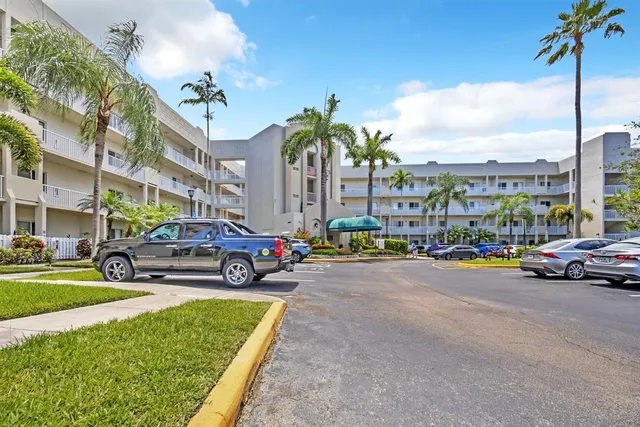 an aerial view of a house with outdoor space and lake view