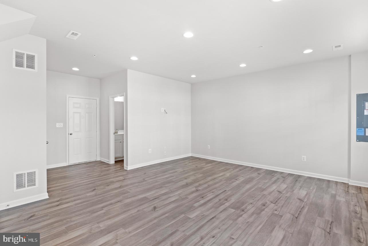 17834 Porter Road Ashton, MD 20861 - Photo 3 of 35