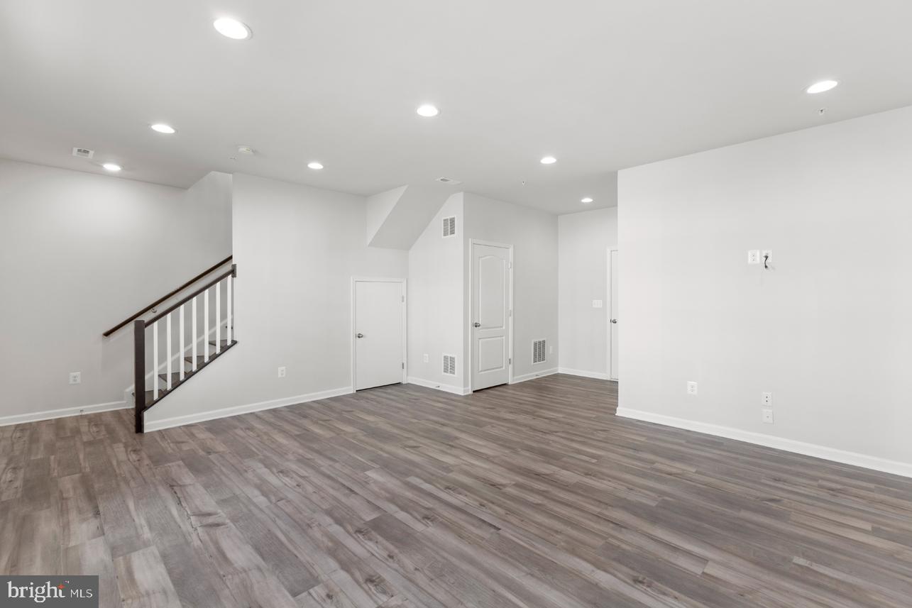 17834 Porter Road Ashton, MD 20861 - Photo 4 of 35