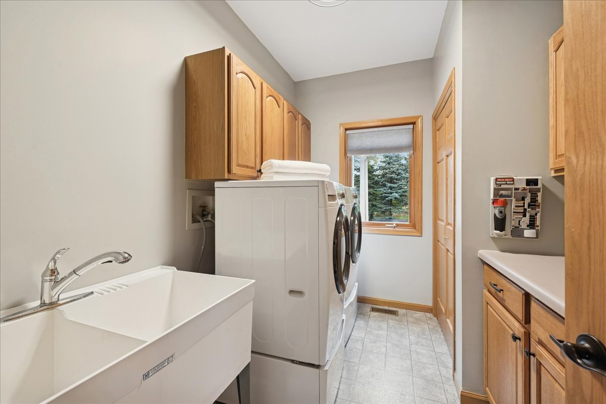 11605 Ellwood Greens Road Genoa, IL 60135 - Photo 10 of 25 a bathroom with a sink and a large mirror