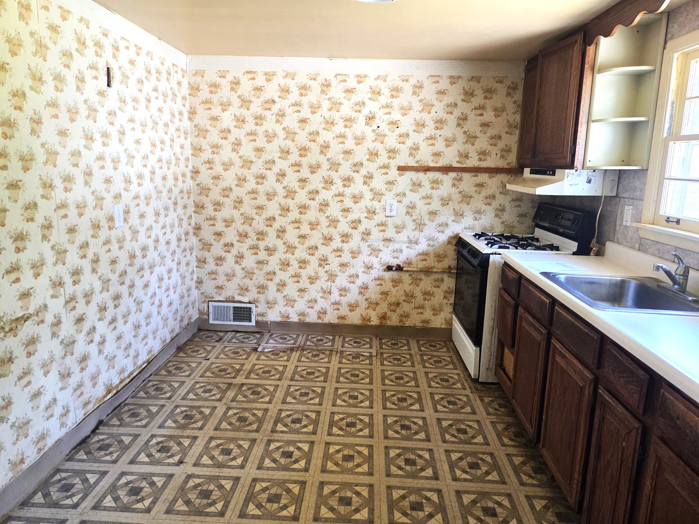 16714 West 147th Place Lockport, IL 60441 - Photo 8 of 13