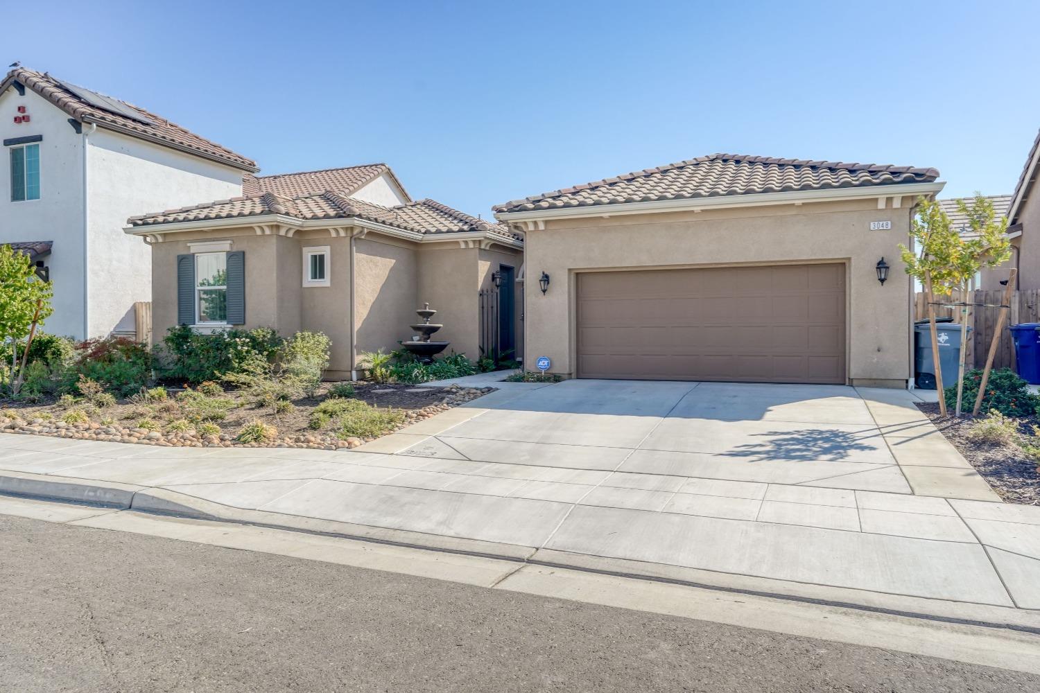 3048 Poe Avenue Clovis, CA 93619 - Photo 3 of 56 a front view of a house