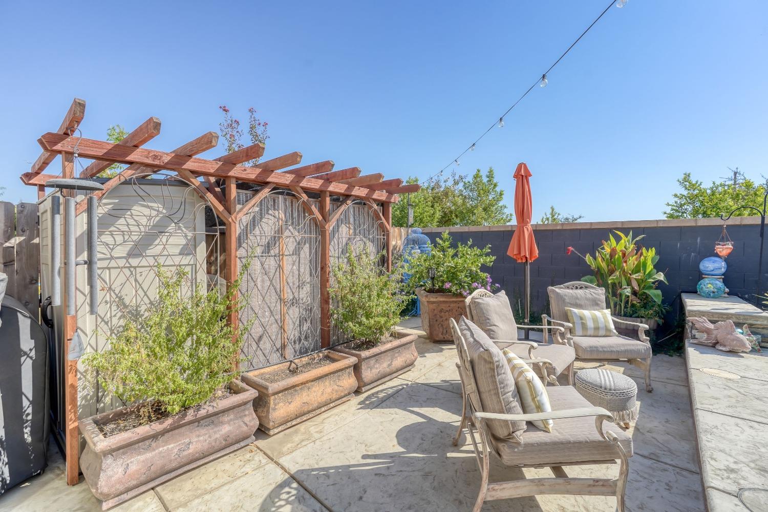 3048 Poe Avenue Clovis, CA 93619 - Photo 42 of 56 a view of a chairs and table in patio