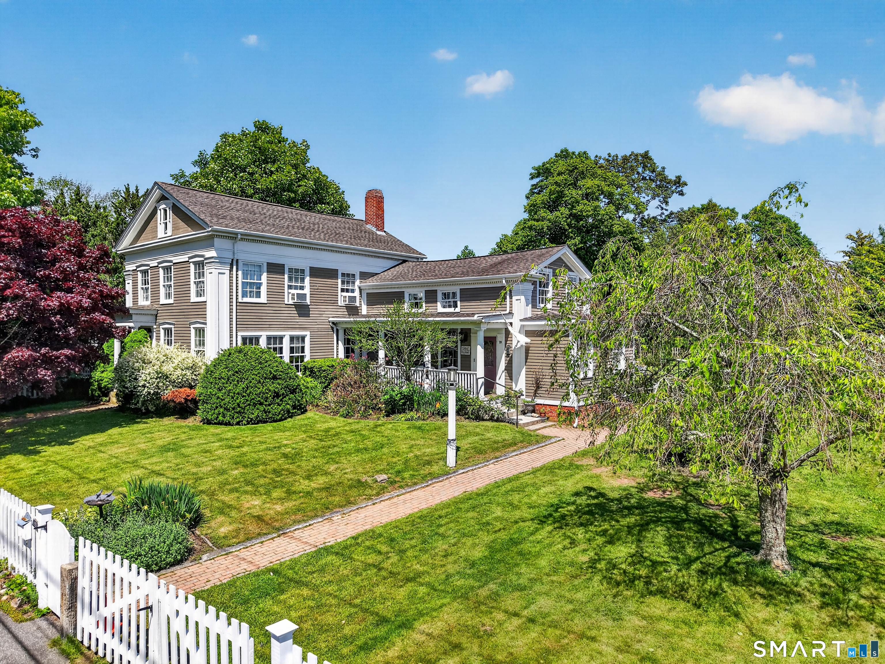 26 Pearl Street Groton, CT 06355 - Photo 4 of 40 Capt Morgan House
