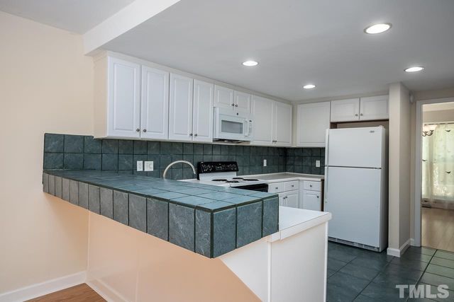 $325,000 | 114 Crestview Court, Cary, NC 27518