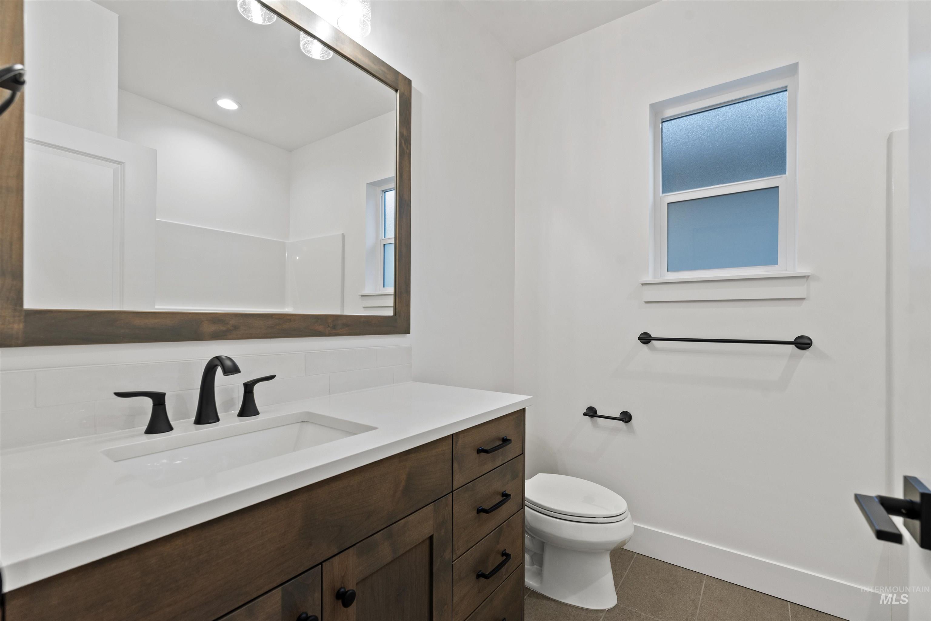 2129 East Blakehurst Street Kuna, ID 83634 - Photo 24 of 34 Full guest bathroom