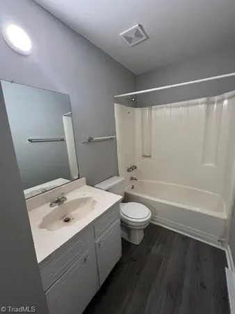 $725 | 235 Corona Street Southwest, Unit 302, Winston-Salem, NC 27103