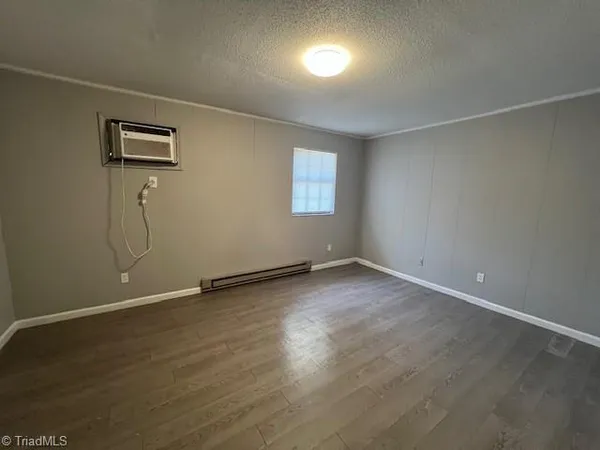 $725 | 235 Corona Street Southwest, Unit 302, Winston-Salem, NC 27103