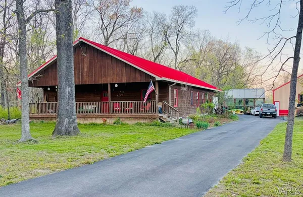 $590,000 | 13 Algonquin Drive, Millstadt, IL 62260