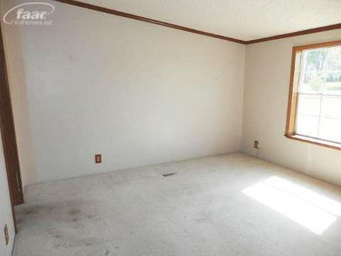 9023 Sharp Road Swartz Creek, MI 48473 - Photo 5 of 9 20367582-4.JPG
