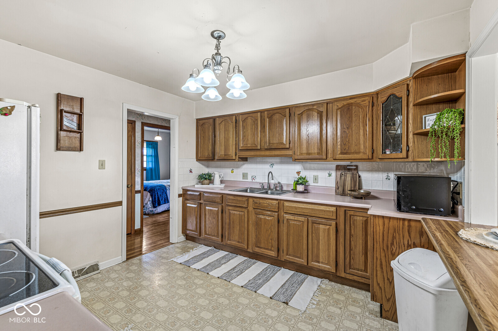435 Howard Road Greenwood, IN 46142 - Photo 11 of 35 Gallery Image 11