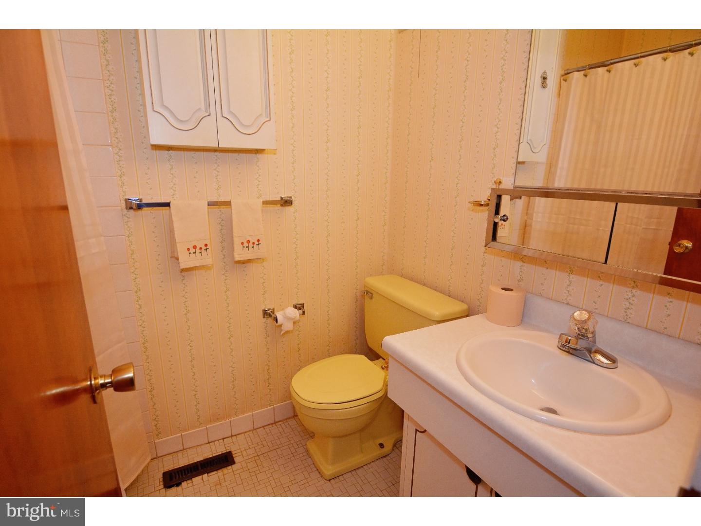 189 Greendale Road Philadelphia, PA 19154 - Photo 11 of 22 Bathroom